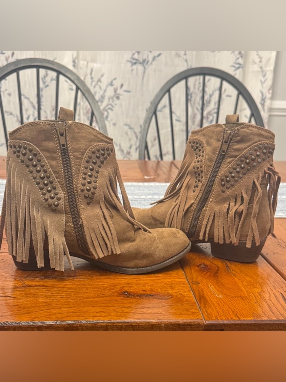 Dolce Vita Brown Suede Fringe Ankle Boots With Studded Details ~ 5.5/6 Women’s